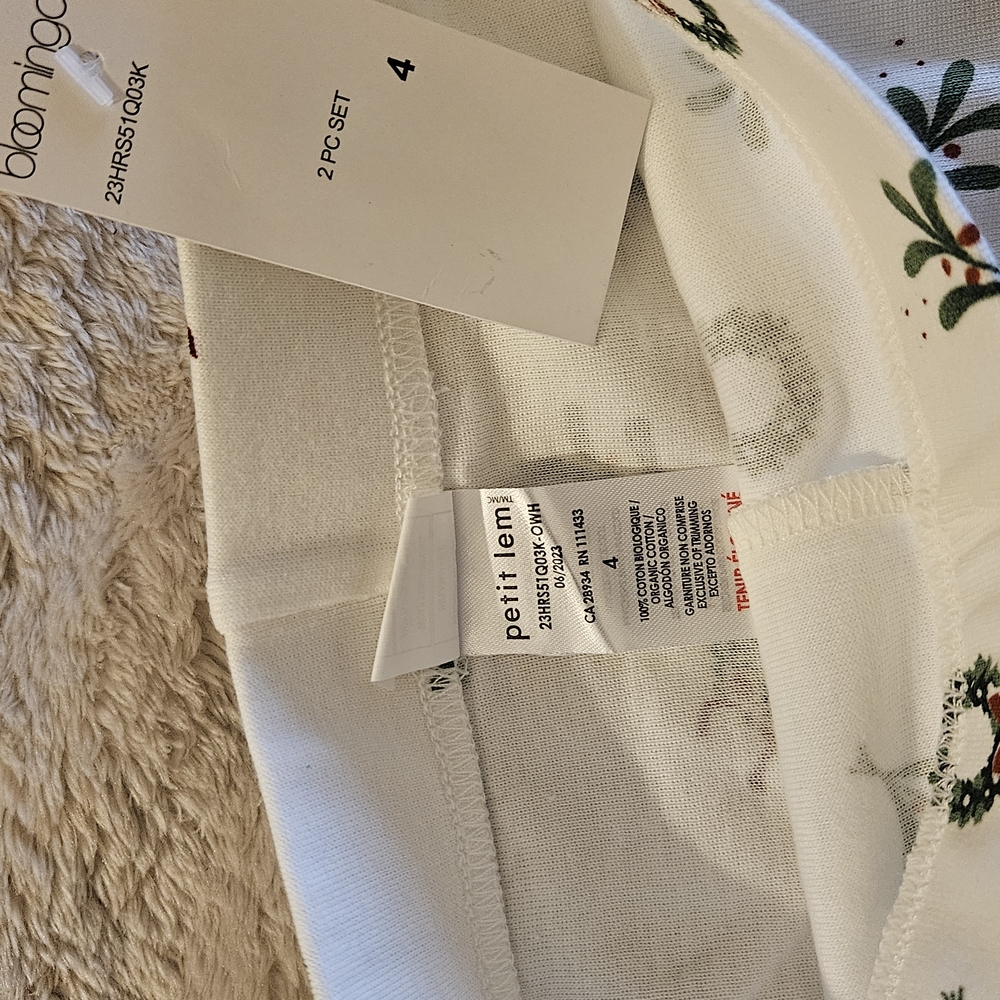 Kids Pajamas with Festive Wreath Design - Picture 2 of 7